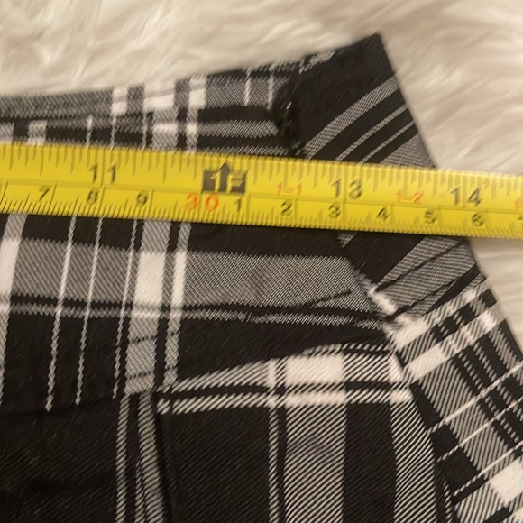 NO BOUNDARIES BLACK PLAID PLEATED SKIRT WITH PATCHES NWT JUNIORS XS - Picture 11 of 12